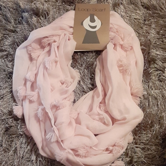 LOOP LIGHT PINK INFINITY SCARF W/ TASSELS - Picture 2 of 7